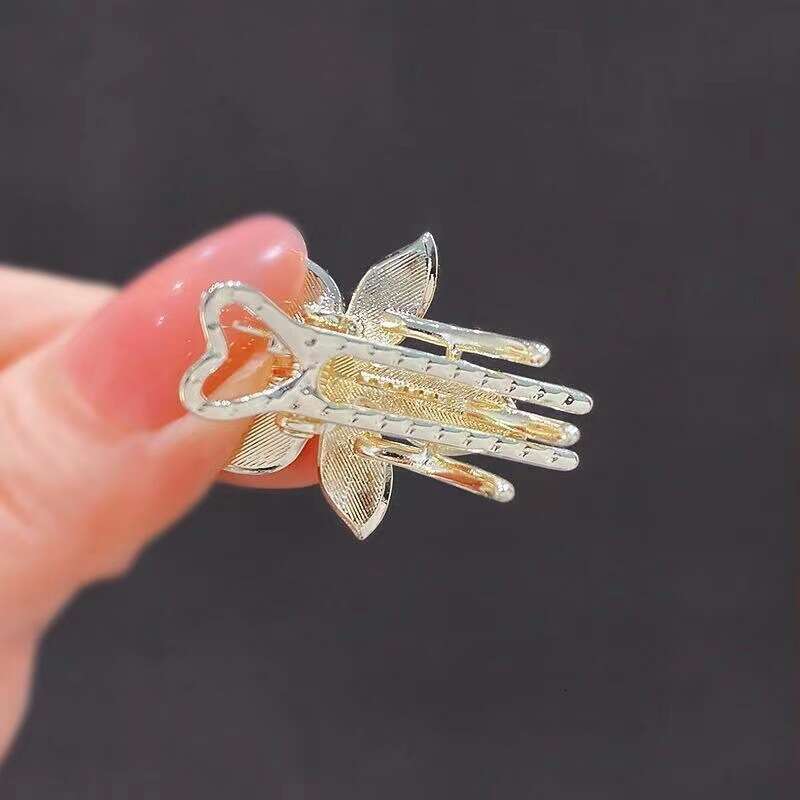 Side Imitation Pearl Rhinestone Maple Leaf Duckbill Elegant Bangs Clip Hair Accessory Forehead Stylish Small Hairpin