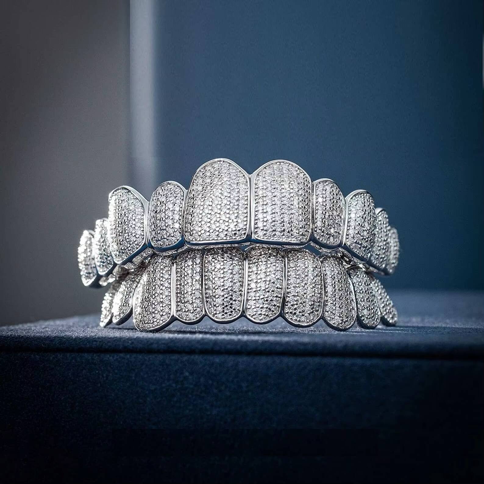 Luxury 925 Silver Round Cut Moissanite Diamond Grills Stylish Iced Out Hip Hop Teeth Jewelry for Men and Women Fine Grillz