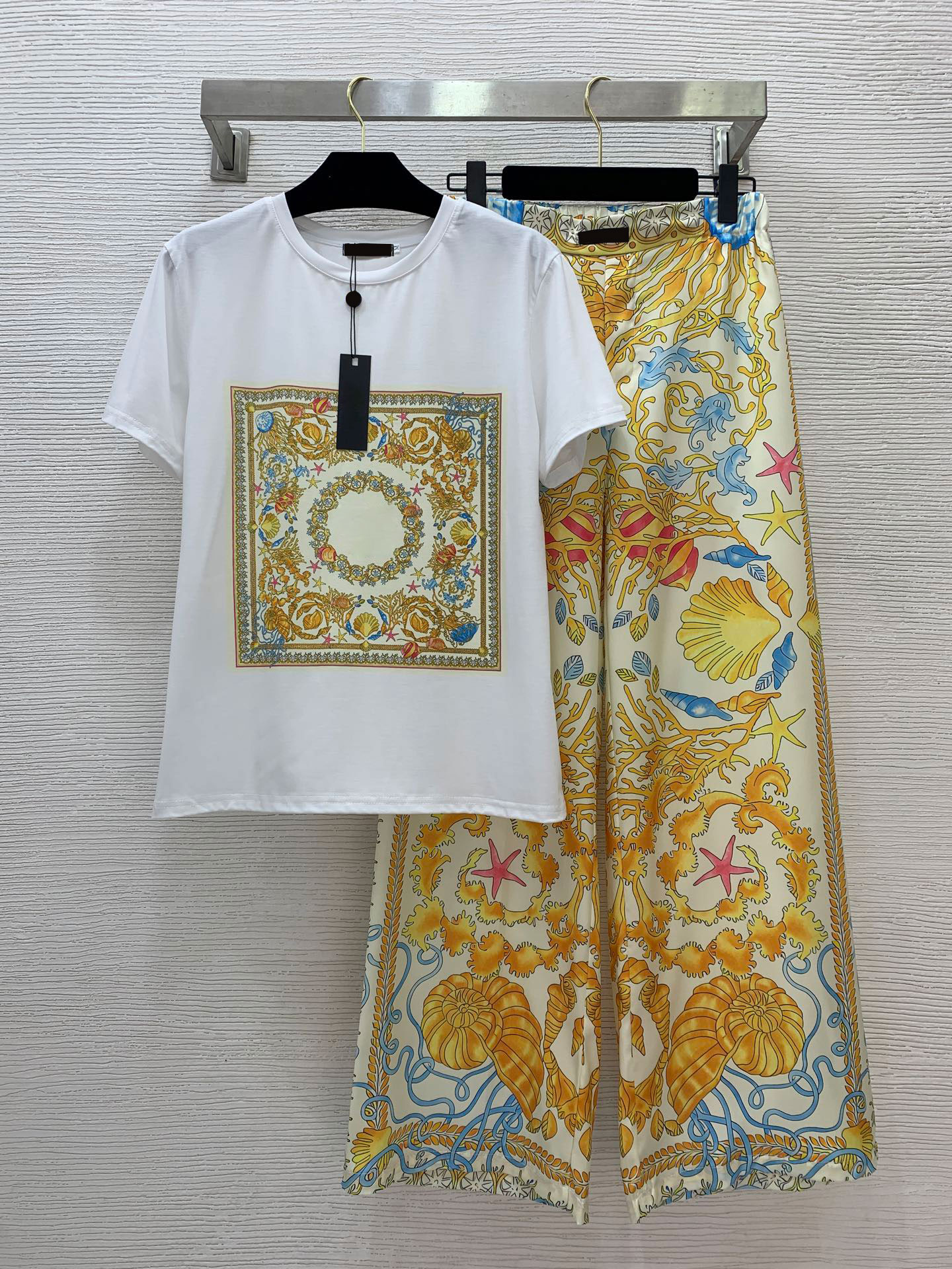 2025 Designers Women's Two Piece Pants Palace style fashion print casual two-piece set letter print short-sleeved T-shirt top fashion wide-leg pants trousers SMLXL