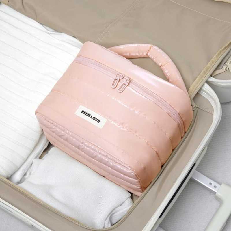 Lady Travel Cosmetic Pouch Large Capacity Toiletry Bag Multifunctional Womens Makeup Organizer Bag Zipper Toiletry Pouch C251225