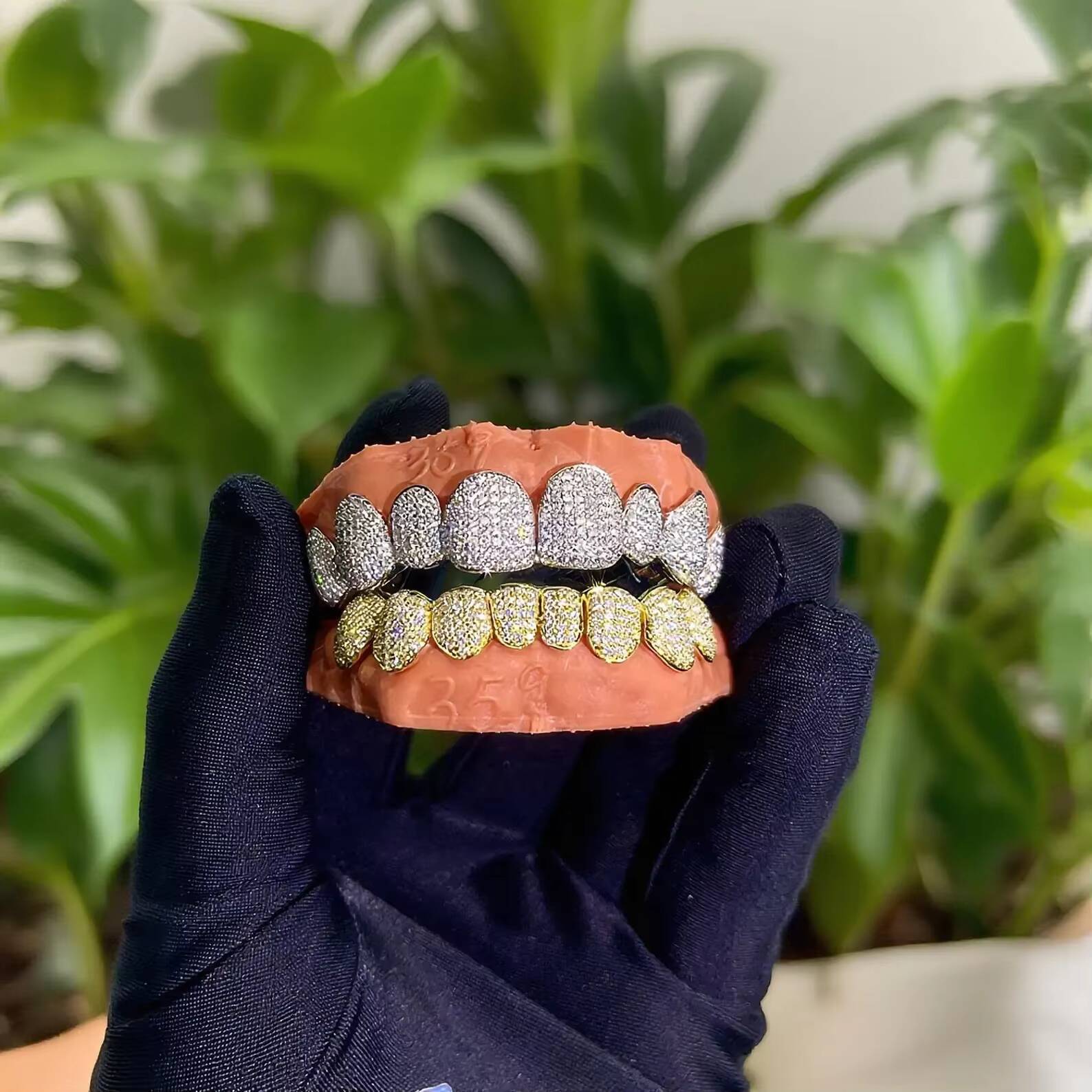 Classic 925 Silver Round Cut Moissanite Diamond Grills Stylish Iced Hip Hop Teeth Jewelry Fine Grillz for Men Women Perfect Gift