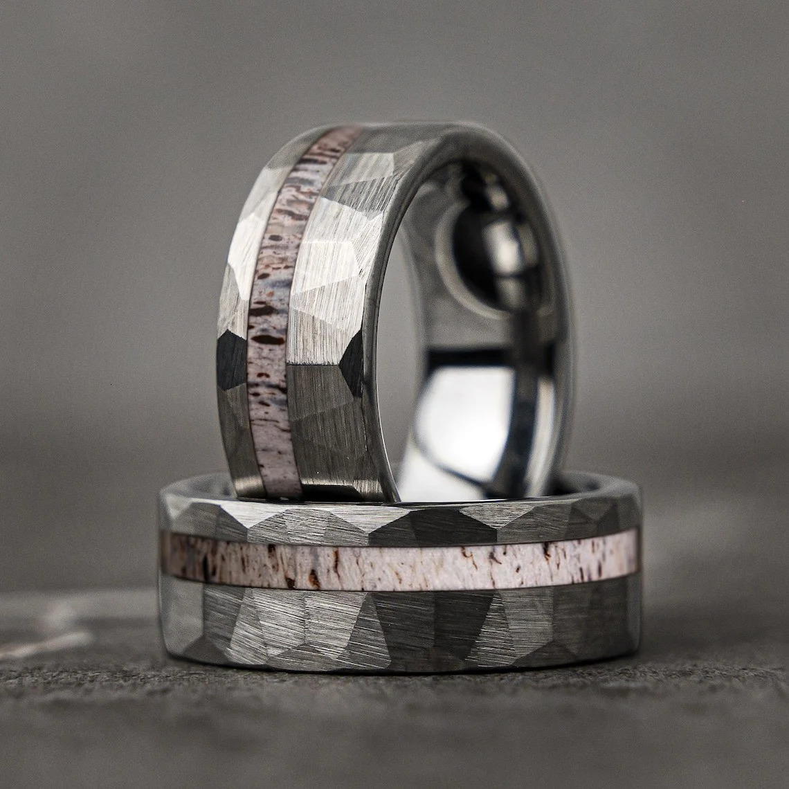 Vintage Men Stainless Steel Rings Fashion Silvery Hammered with Deer Antler Inlay Stripe Finish Rings For Men/Women Wedding Band 251224