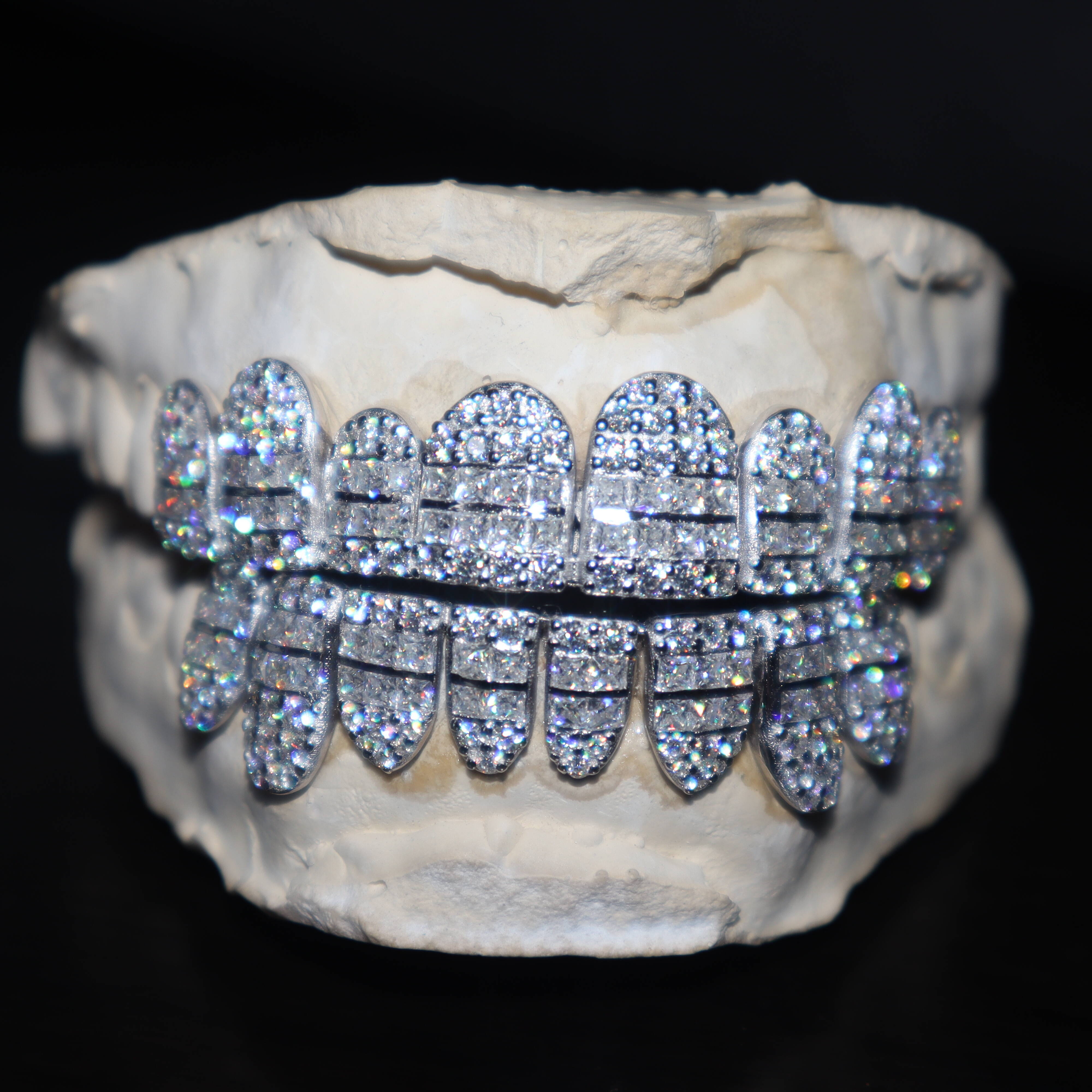 Zero Tariff Custom Made Iced Out 925 Silver Grills VVS Moissanite Diamonds Perm Cut 10 Top Bottom Gold Dental Teeth Grillz