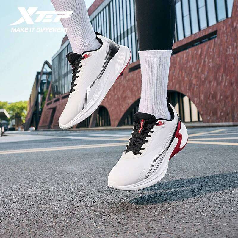 Xtep Male's Running Shoes 2025 Winter Non-Slip Breathable Mesh Cushioning Lightweight Soft Comfortable Sneakers 875419110015 X251225