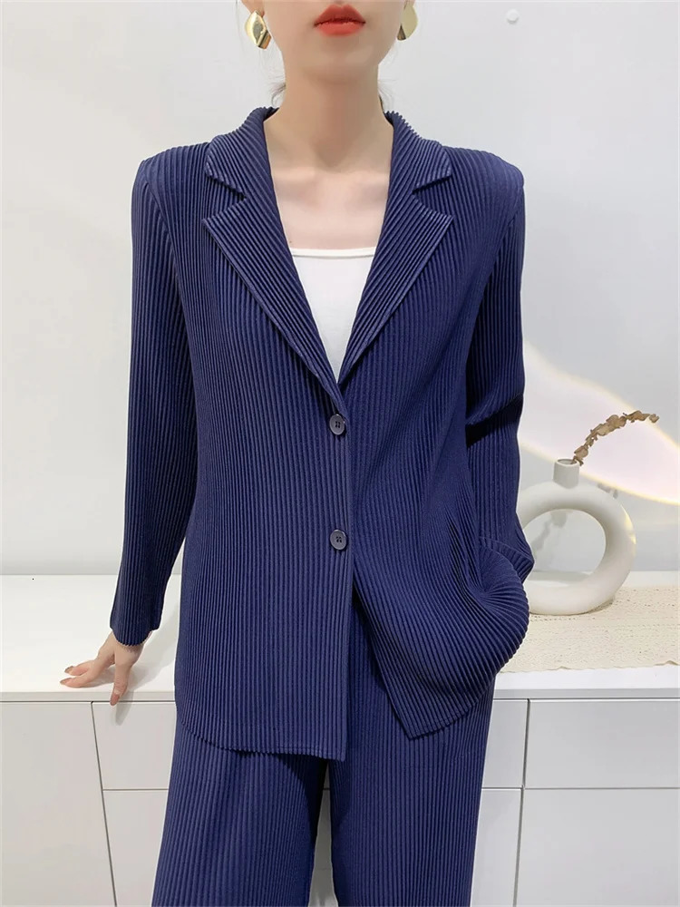 Miyake Large Toothpick Pleated Casual Suit Women Spring and Autumn n Comfortable Thickened Longsleeved Jacket 251225