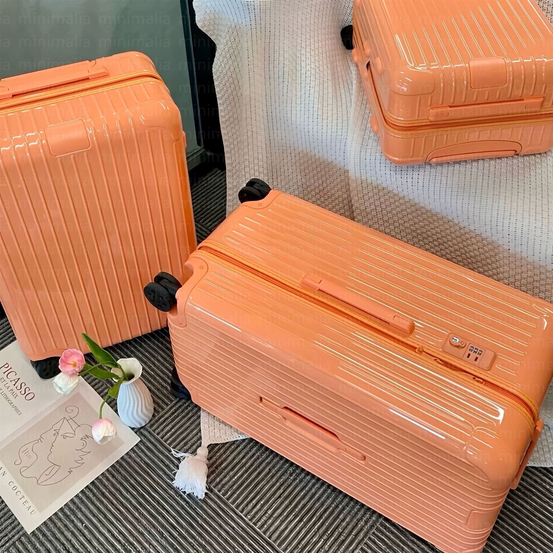 Designer Luggage Boarding Suitcases Rolling Suitcase With Wheel Travel Lager Capacity Men Women Trolley Combination Lock Luxury Luggage