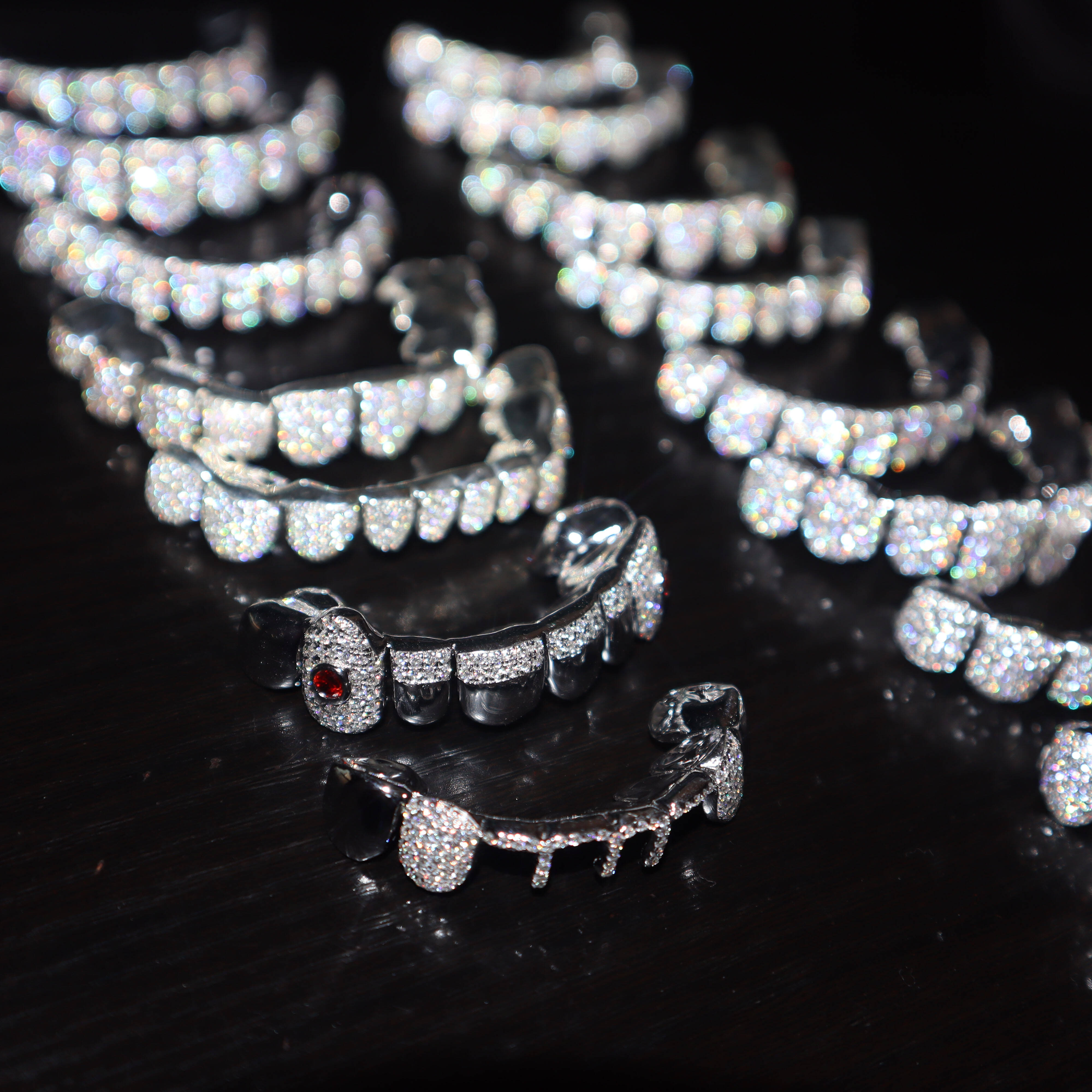 Zero Tariff Custom Made Iced Out 925 Silver Grills VVS Moissanite Diamonds Perm Cut 10 Top Bottom Gold Dental Teeth Grillz