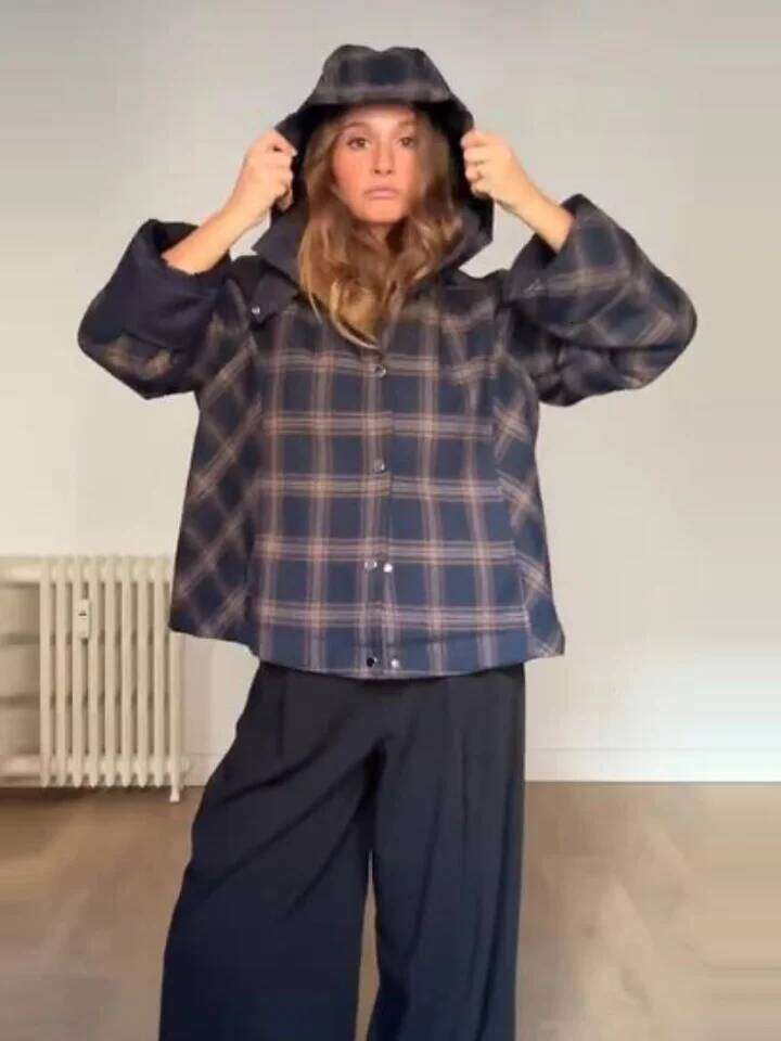 Designer Fashion 2026 Spring Plaid Printed Hooded Jacket For Women Vintage Stand Collar Single Breasted Trench Coats Lady Chic Street Outerwear