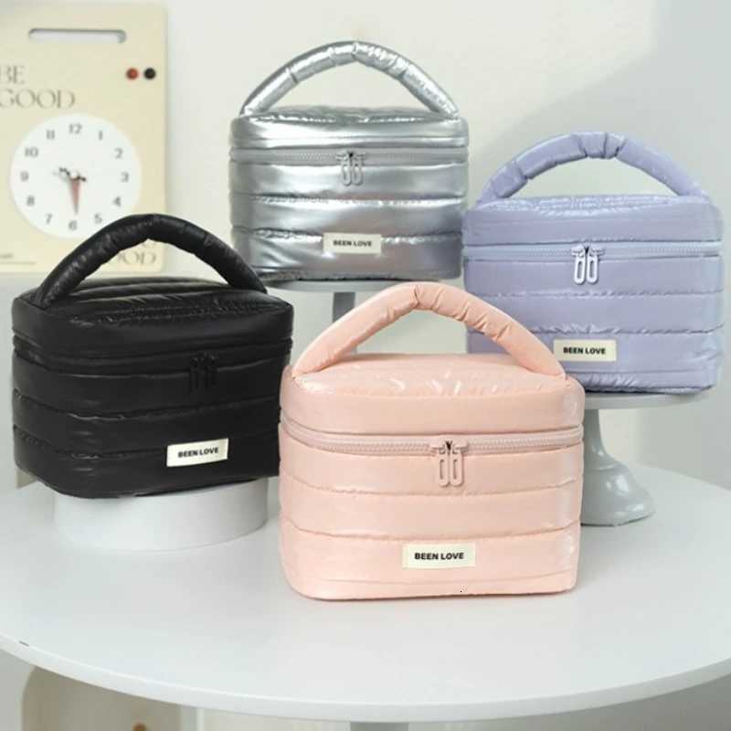 Lady Travel Cosmetic Pouch Large Capacity Toiletry Bag Multifunctional Womens Makeup Organizer Bag Zipper Toiletry Pouch C251225