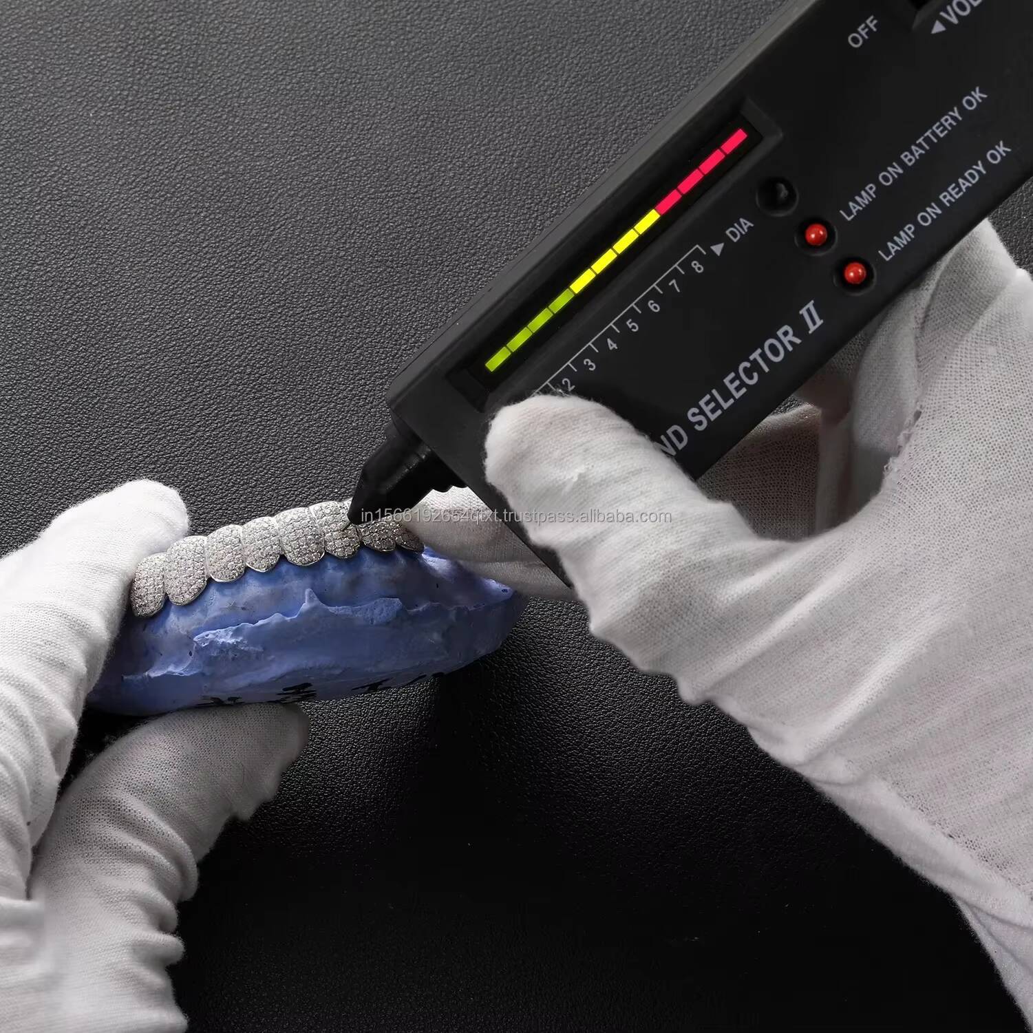 Pretty Moissanite Round Brilliant Cut Vvs Clarity Sparkling Diamond Iced Out 925 Sterling Silver Customize Tooth Grillz