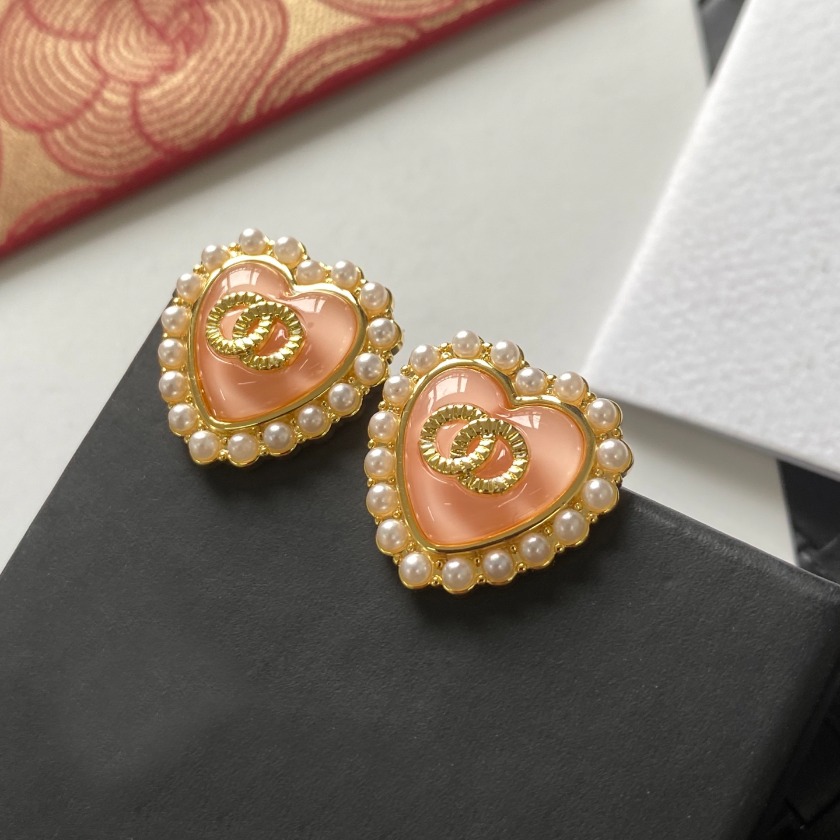 Golden-Tone Heart Stud Earrings with Pearl Signature Accents: Vintage-Inspired Elegance for Daily Chic Looks, Luxury Gifts for Her
