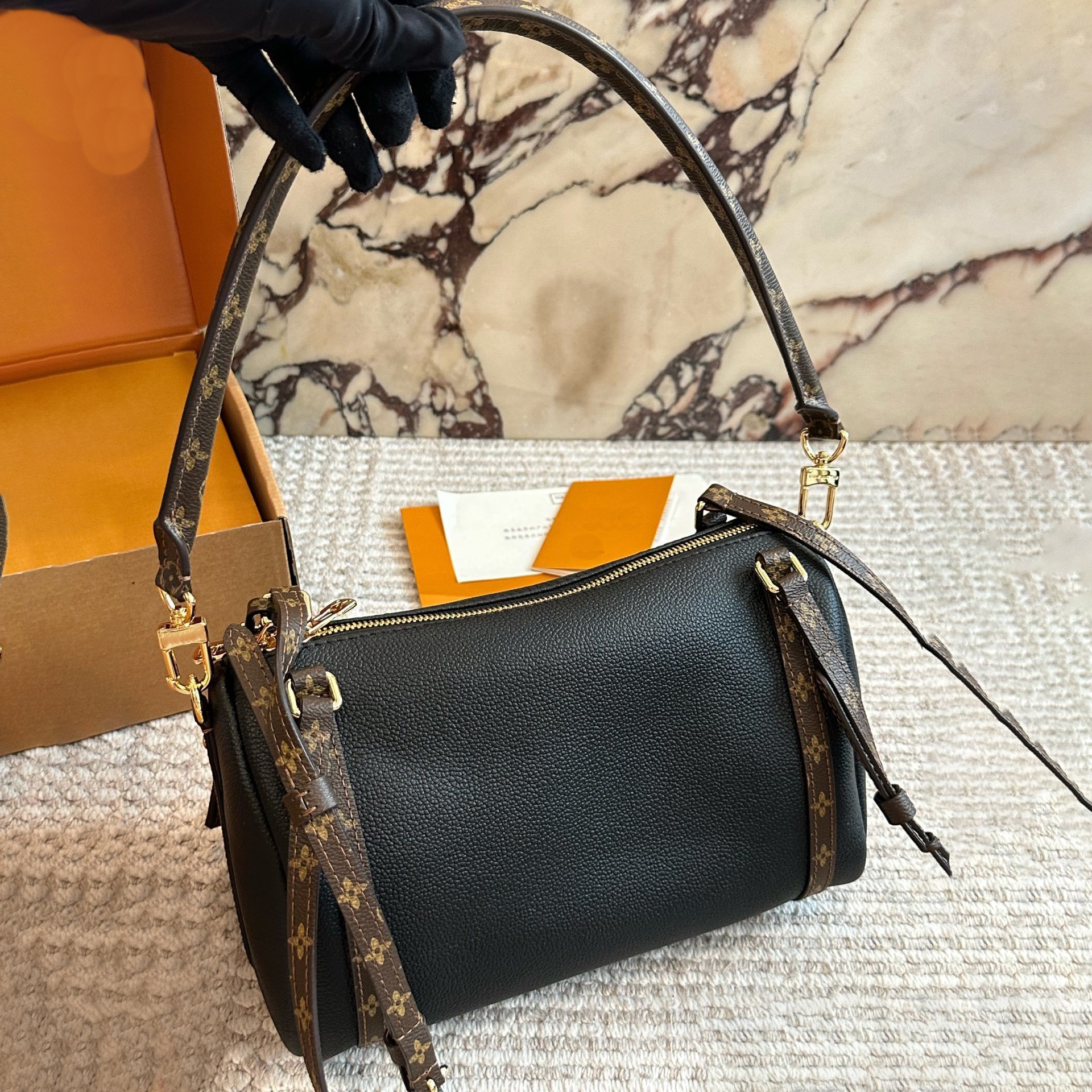 Designer bag express Casual Handheld Chain Bag Half Moon Bag Smooth Leather handbag 10AA High quality women's bag Horn-shaped bagclassic new handbag 0101.