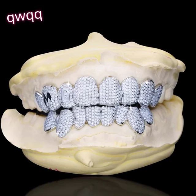 Handcrafted Trendy 5 Carat VVS1 Sparkling 8 Top Bottom Moissanite Teeth Grillz Custom Letter for Unisex Fashion Silver Plated