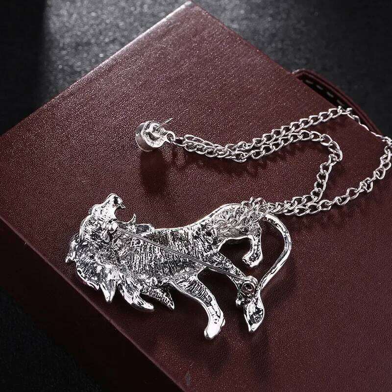 Korean Fashion Crystal Lion Brooch Animal Tassel Chain Lapel Pins British Style Men's Shirt Collar Badge Clothing Accessories 25N1225