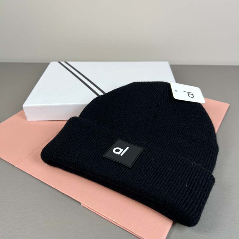 Designer Cashmere Knitted Hat Autumn Winter Beanie Hats Fashion Round Beanie Universal Knitted Cap Autumn Wool Outdoor Warm Skull Caps