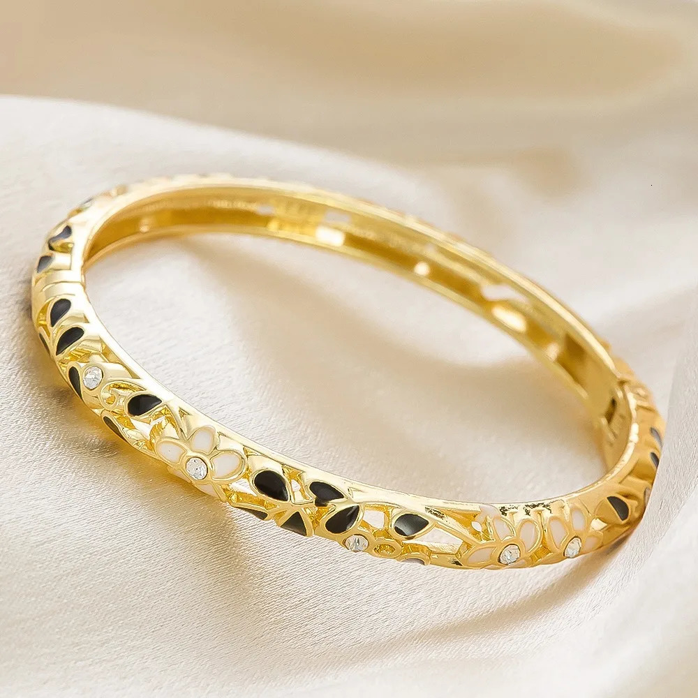 Classic Enamel Dropped Glaze Flower Texture Diamond Bangle For Women Vintage Copper Metal Hand Bracelet Party Jewelry Gifts 251219