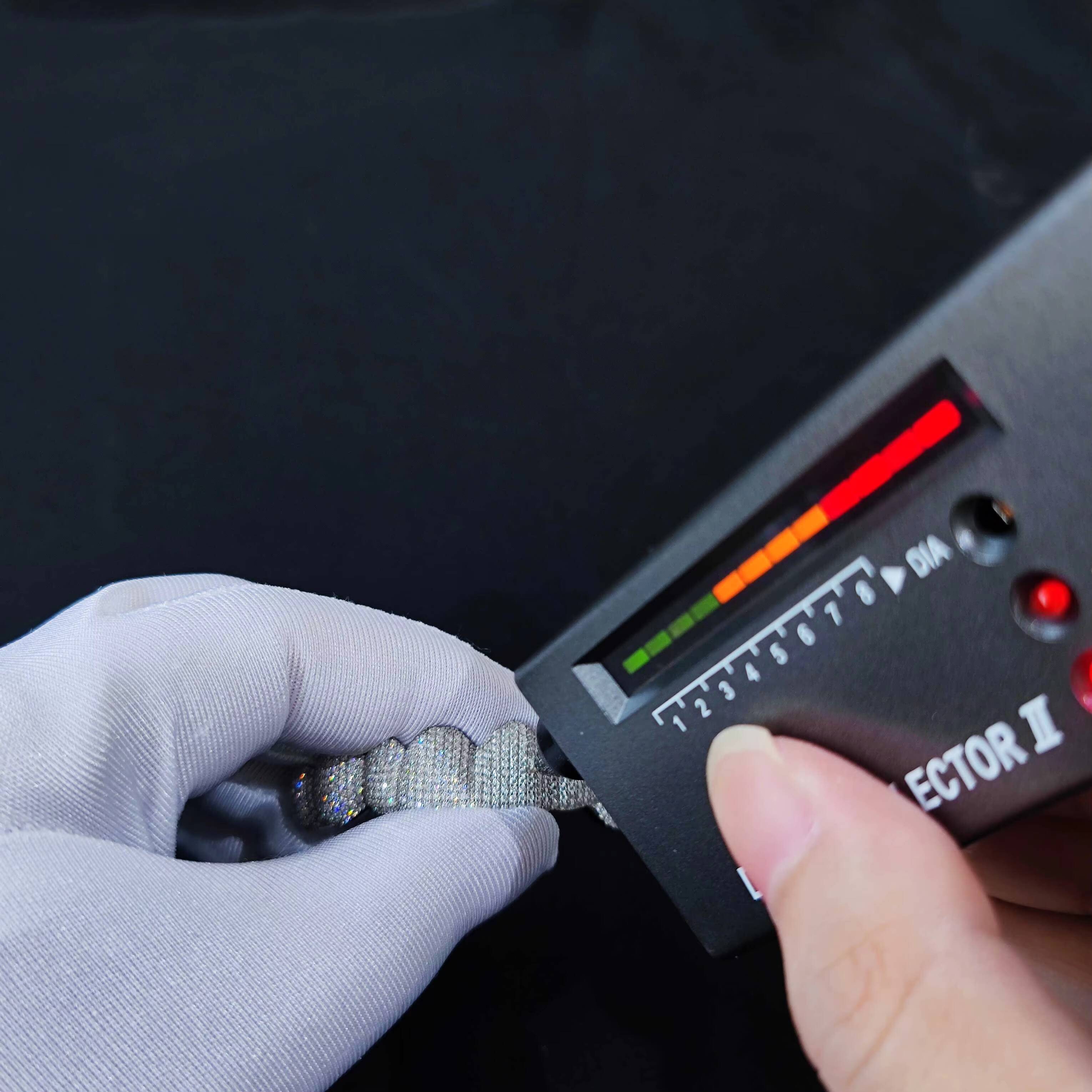 Hot Selling Custom Made Personalized Tooth Sterling VVS Moissanite Diamond Mens Iced Out Grillz Teeth Decoration