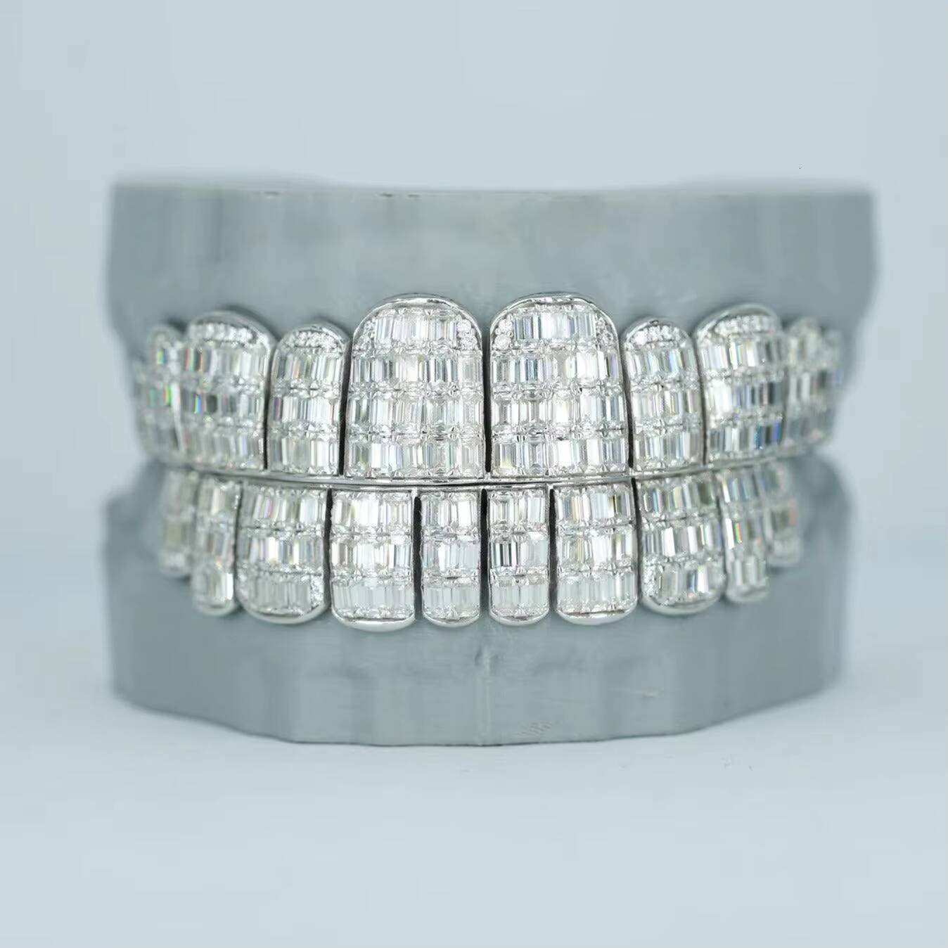 Premium Custom Jewelry Hip Hop Mens Iced Out Custom Mossanite Grills Full Emerald Cut VVS Moissanite Baguette Grillz for Teeth