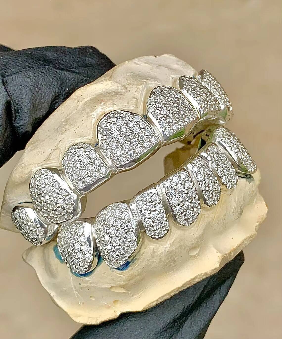 Custom 1pcs Yellow Gold Grillz Hip Hop Custom Vvs Moissanite Diamond Grillz 10k 14k 18k Gold Teeth Silver Teeth / Tooth
