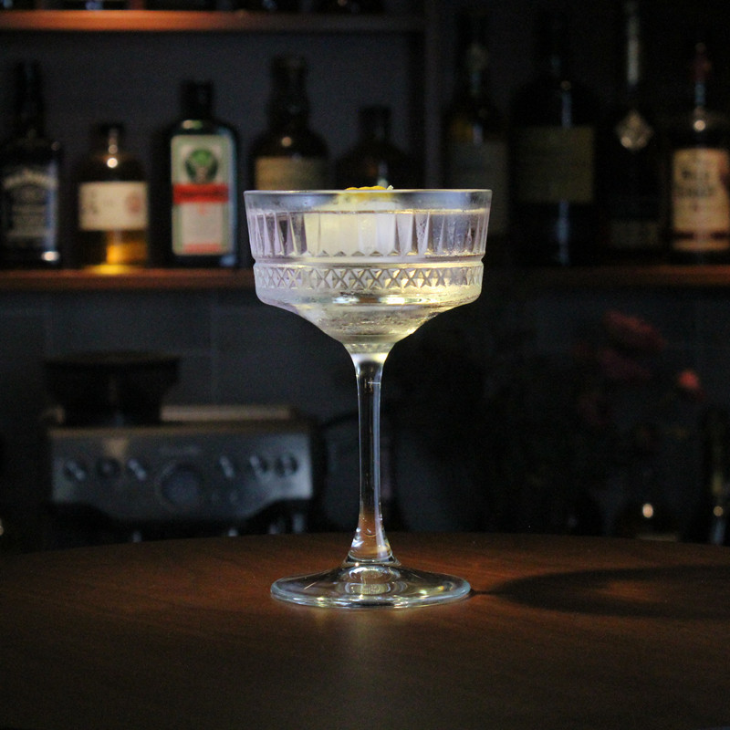 2025 new Wine Glasses 2 Pcs Vintage Engraving Wedding Party Champagne Coupes Martini Goblet Glass tail Ice Cream Dessert Cups Glassware