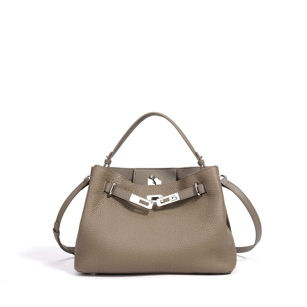 Luxury Shoulder Bags Totes Hobo Top Layer Cowhide Light Casual Large Capacity Women S Crossbody Bag Female Cross Border Genuine Leather High End Feel 