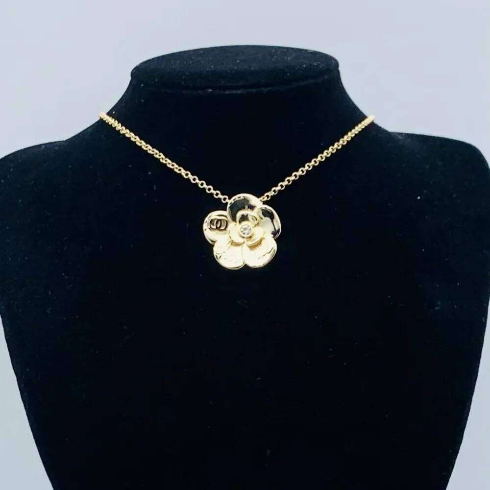 2025 Fashion Double C Letter Necklace Female Internet Celebrity High Sense Retro 25N1226