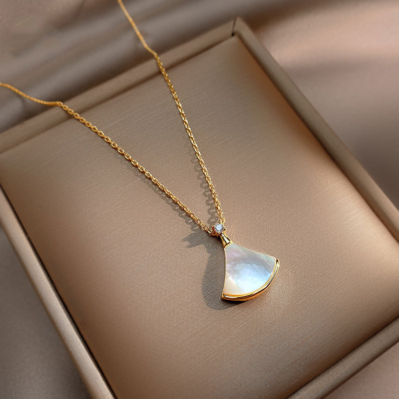 Free shipping designer Exquisite necklace suitable for party scenes wedding venues high-quality premium Minimalist black