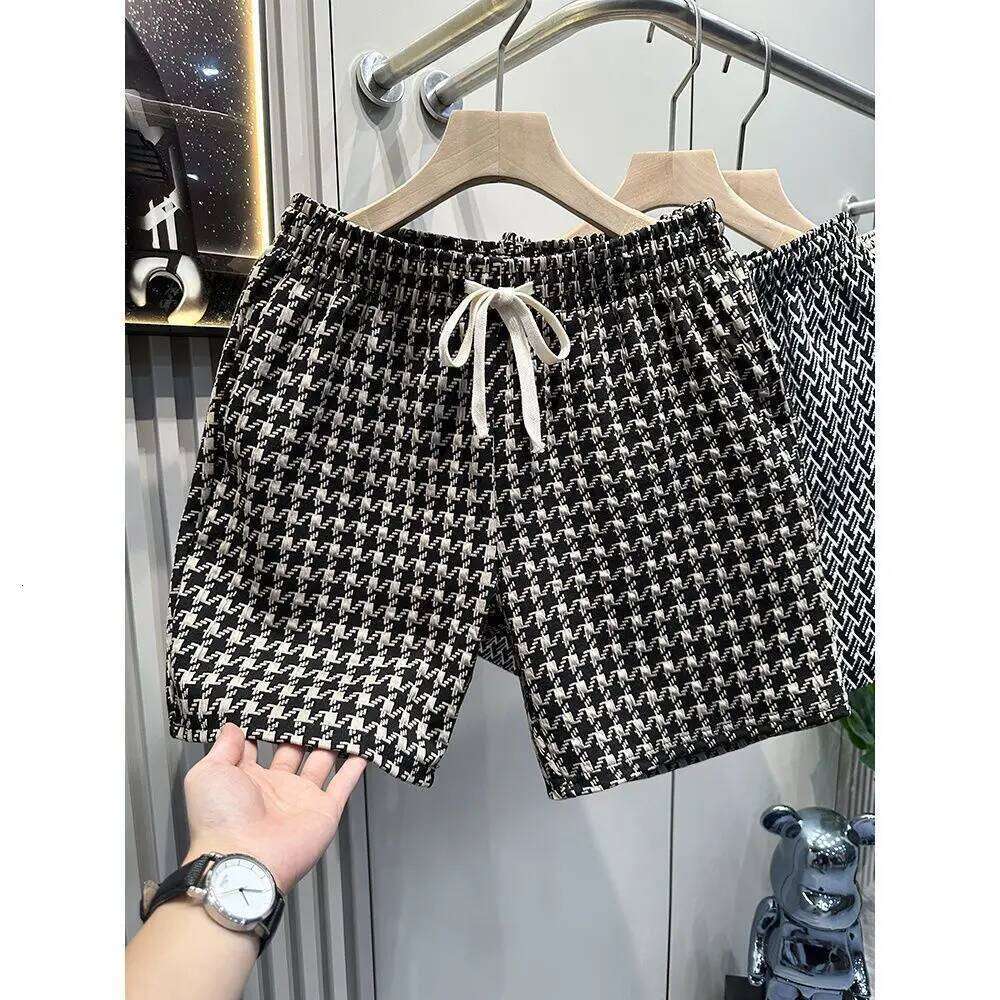 Light Luxury Brand Houndstooth Shorts Men's Loose Five Point Beach Retro Casual Pants Summer Sports