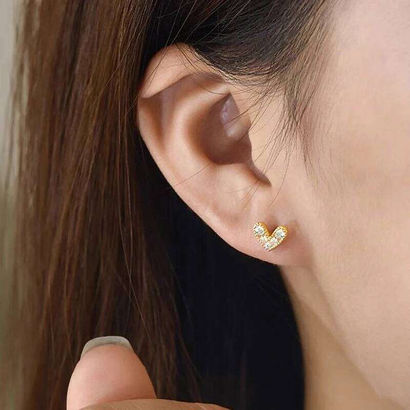 Huitan Shiny Heart Stud Earrings Female Fresh Style Gold Color Exquisite Love Accessory Trendy Simple Stylish Party Jewelry Hot 25H1226