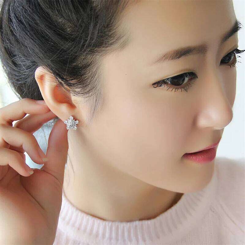 Exquisite Zircon Snowflake Stud Earrings for Women Shiny Rhinestone Crystal Flowers Earring Girl Party Christmas Jewelry Gifts 25H1226