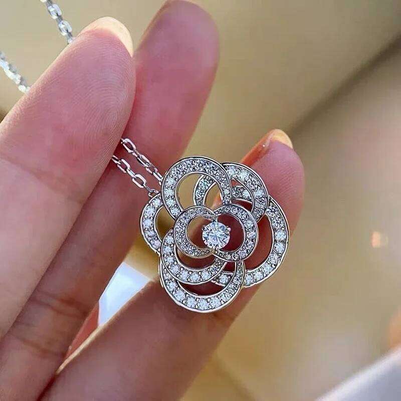 Huitan Aesthetic Crystal Flower Pendant Necklace Modern Fashionable Female Neck Accessories Daily Wear Wedding Party Jewelry