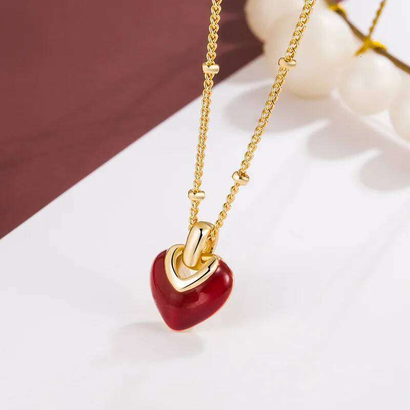 The 925 sterling silver retro red oil-dripping heart pendant is a new trendy collarbone chain necklace and wedding jewe 25N1226