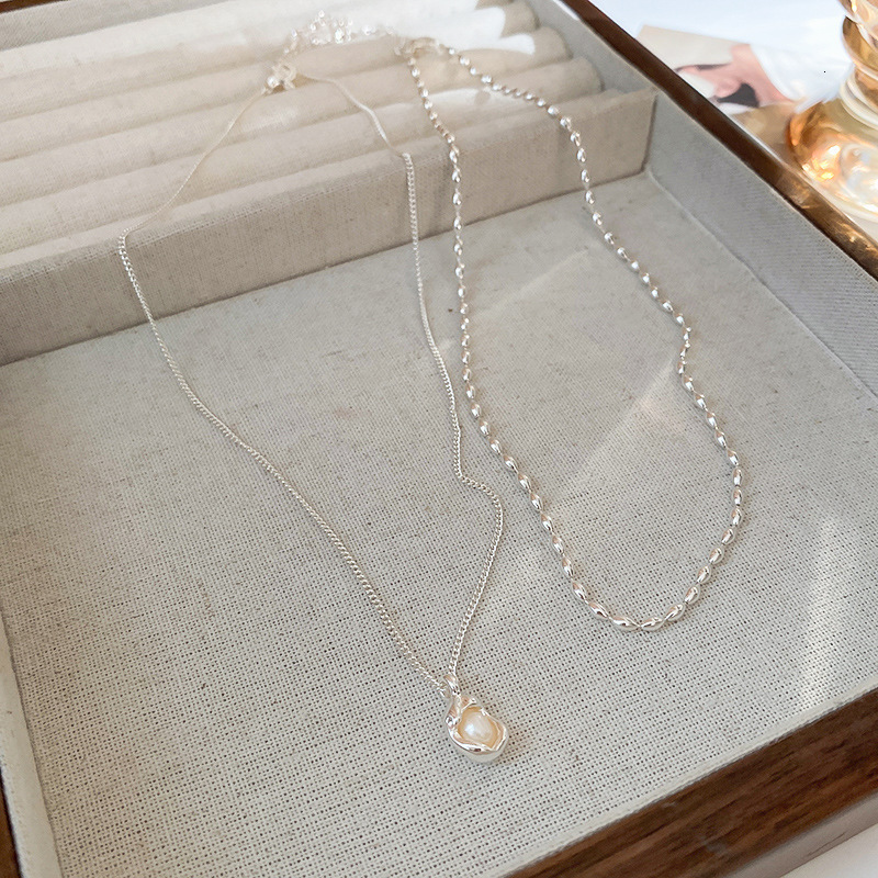 Luxury Creative Design Fashion Jewelry French Style Pleated Pendant Pearl Necklace Light Luxury High-End Clavicle Chain Women's Fashionable Elega