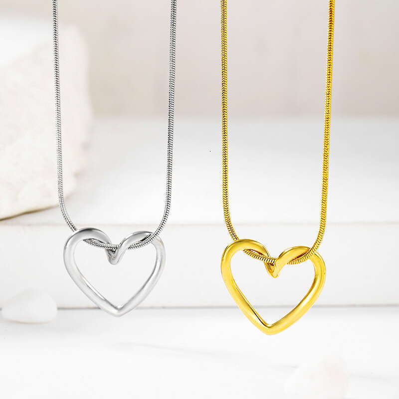 Pendant Necklace Hollow Heart Necklace For Women Simple Design Student Pendant Versatile Stainless Steel Collarbone Chain