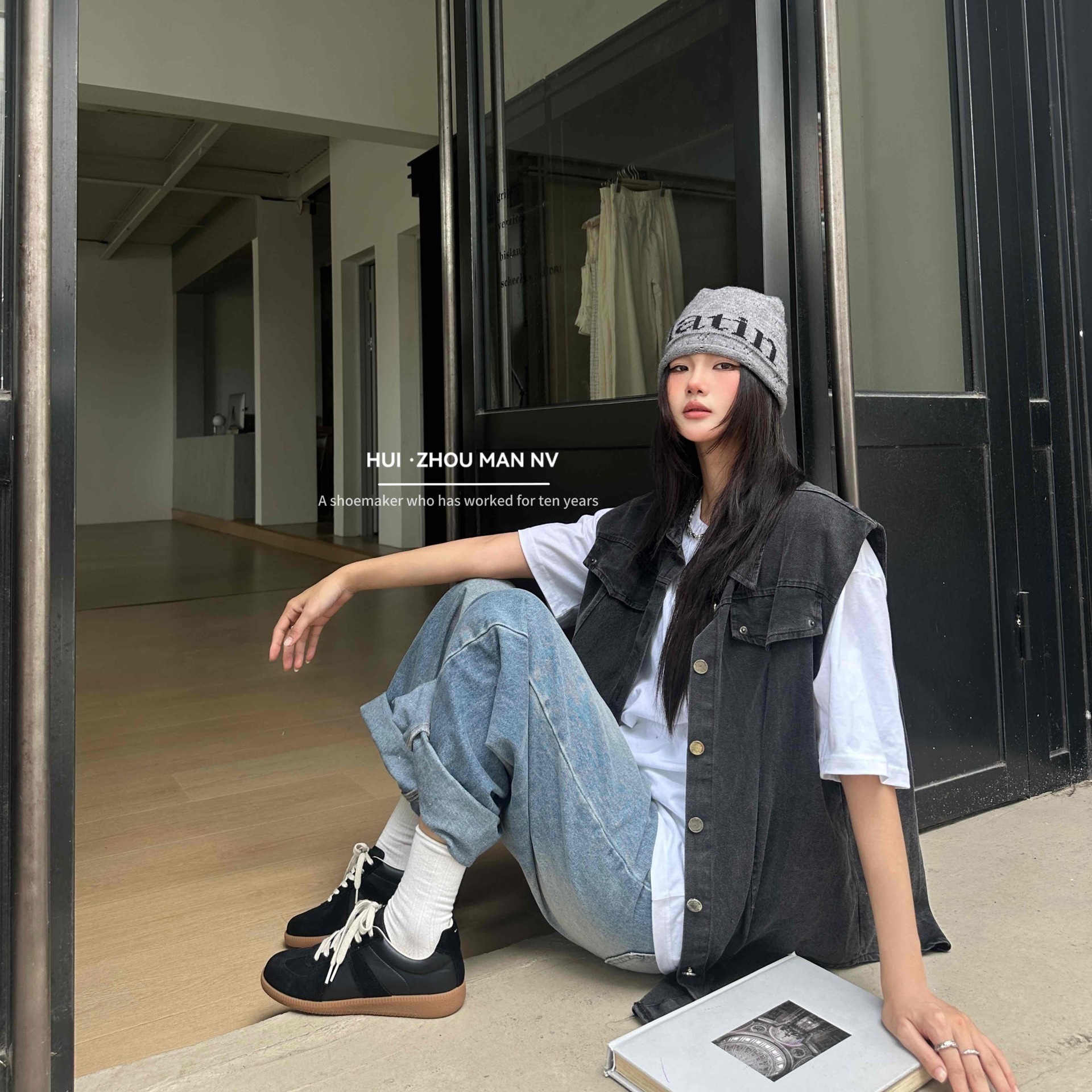 2025 Designer Fashion Retro Training Shoes New Color blocked Casual Sports Shoes