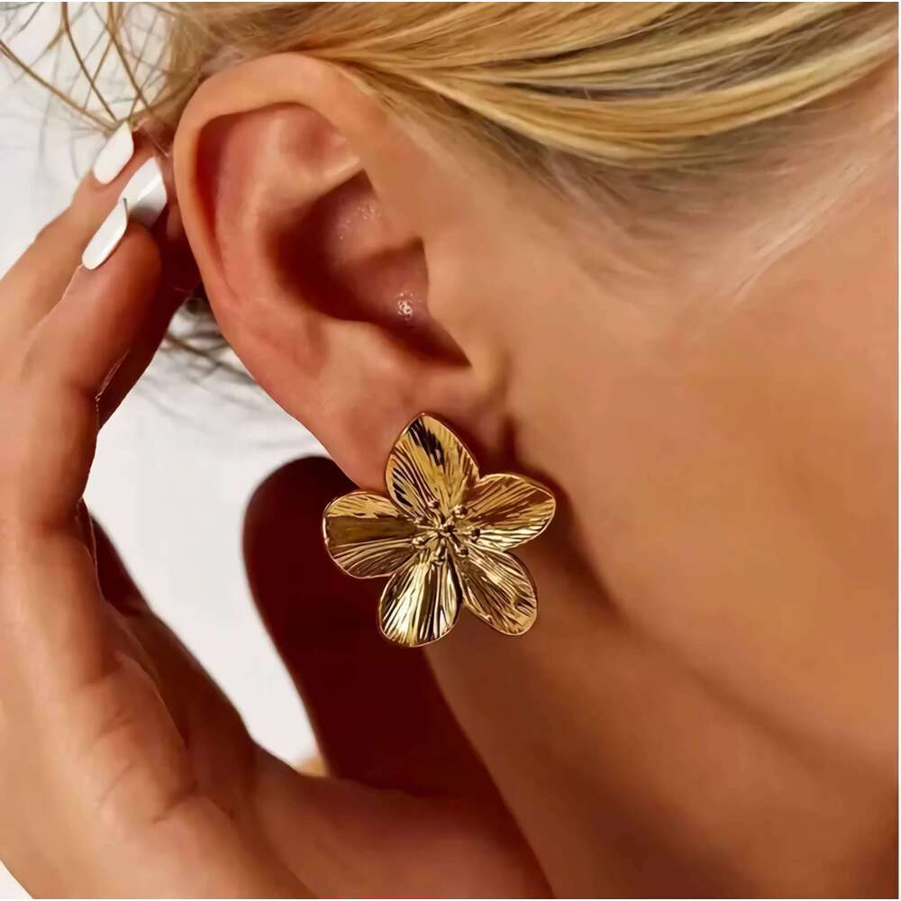 Unift Vintage Metal Flower Stud Earrings for Women Bohemian Gold Color Stainless Steel Earring Statement Stylish Simple Jewelry 25H1226