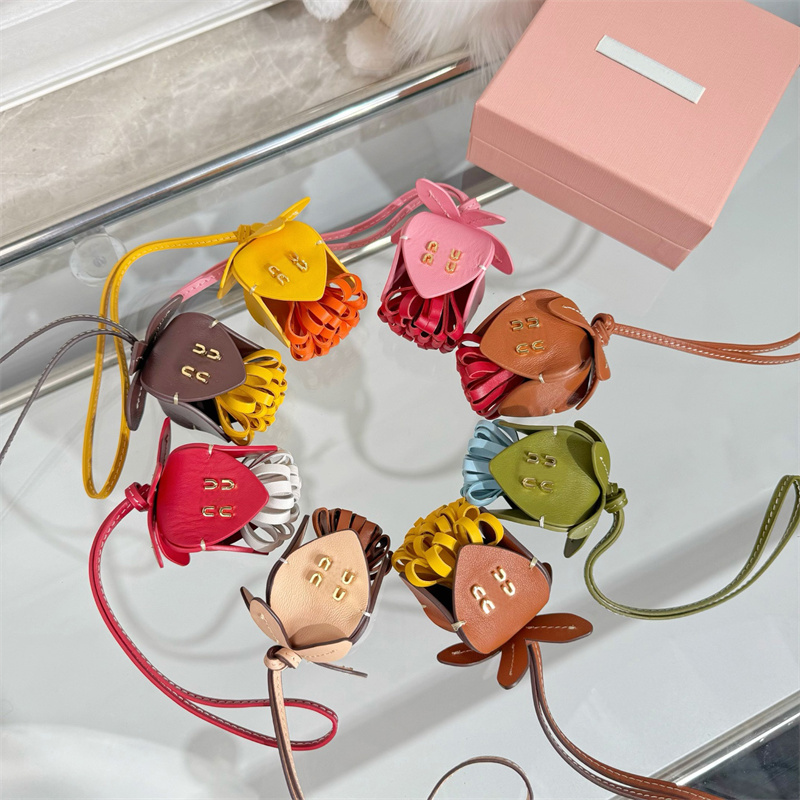 Designer Leather Keychain Women Flower Key chain Fashion Men Alphabet Car Keychains Classic Bag Charm 8 Colors