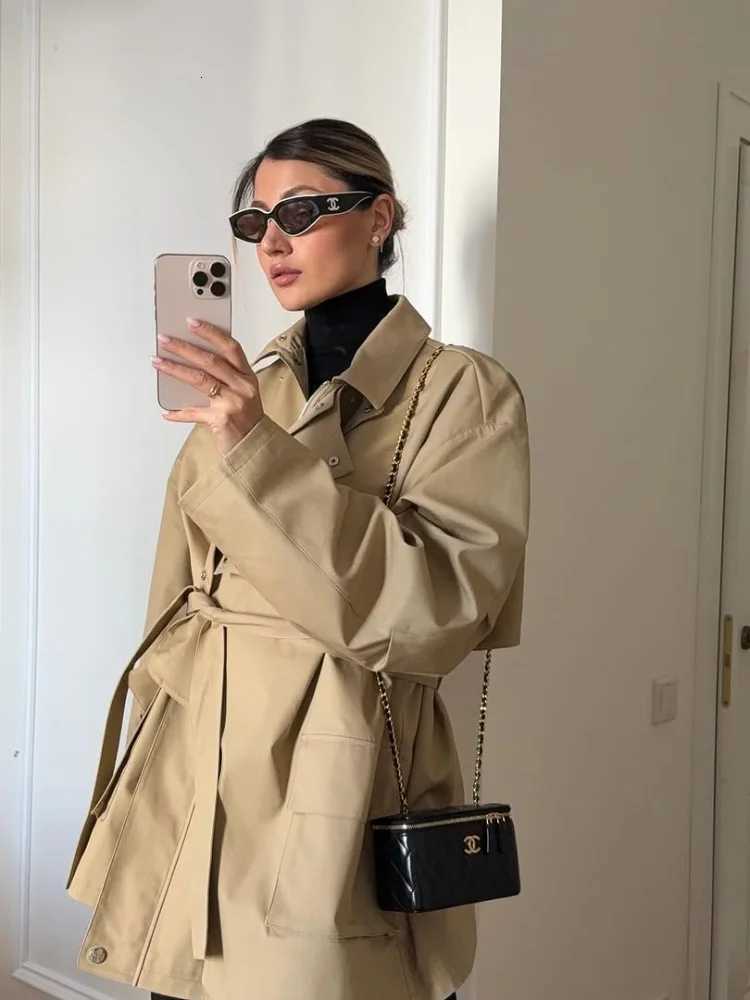 Casual Khaki Waistband Short Windbreaker Women Elegant Lapel Long Sleeved Pocket Single Breasted Jacket Autumn Daily Street CoatT251226