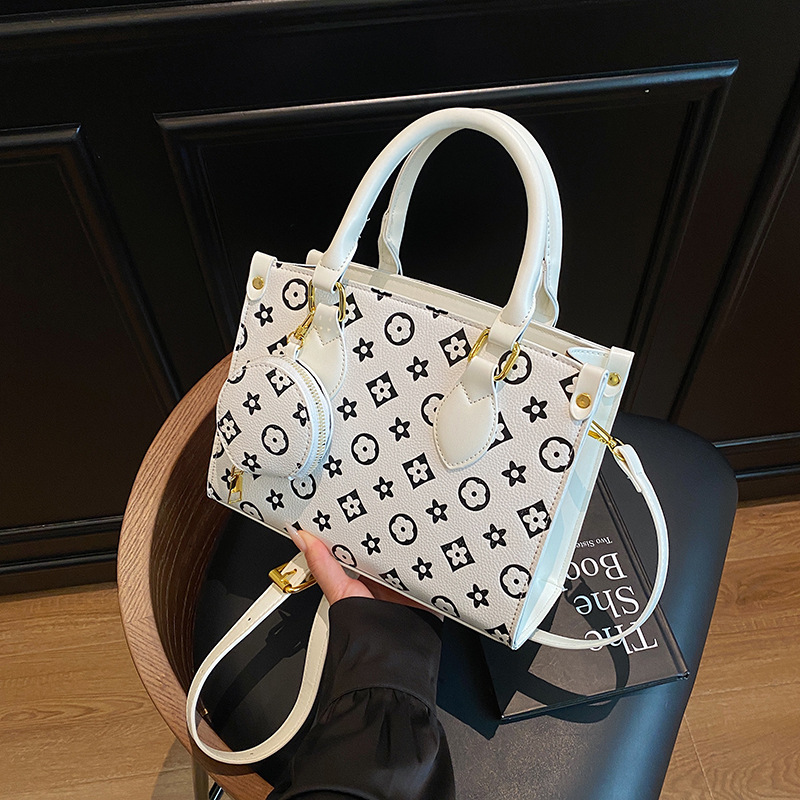 Women's 2025 style fashionable textured printed popular commuting underarm tote outdoor handbag single-shoulder crossbody bag trendy - view 3