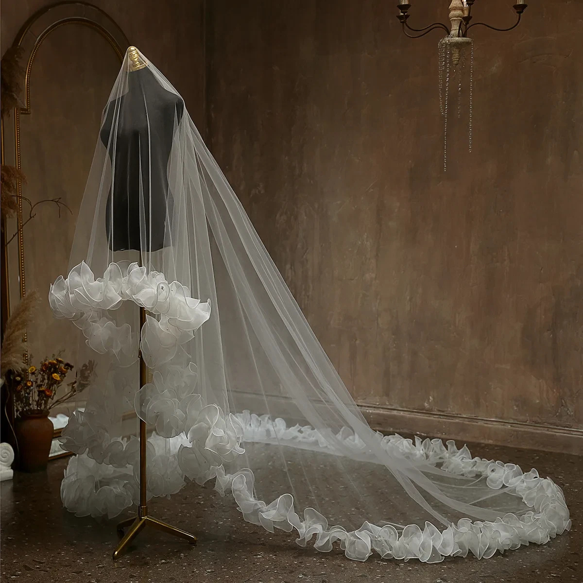 Wedding Veils Two Layer Tulle Appliques Lace Flowers Tulle Headdress With Comb Bridal Veil Ruffled Edge Customized Length Veils