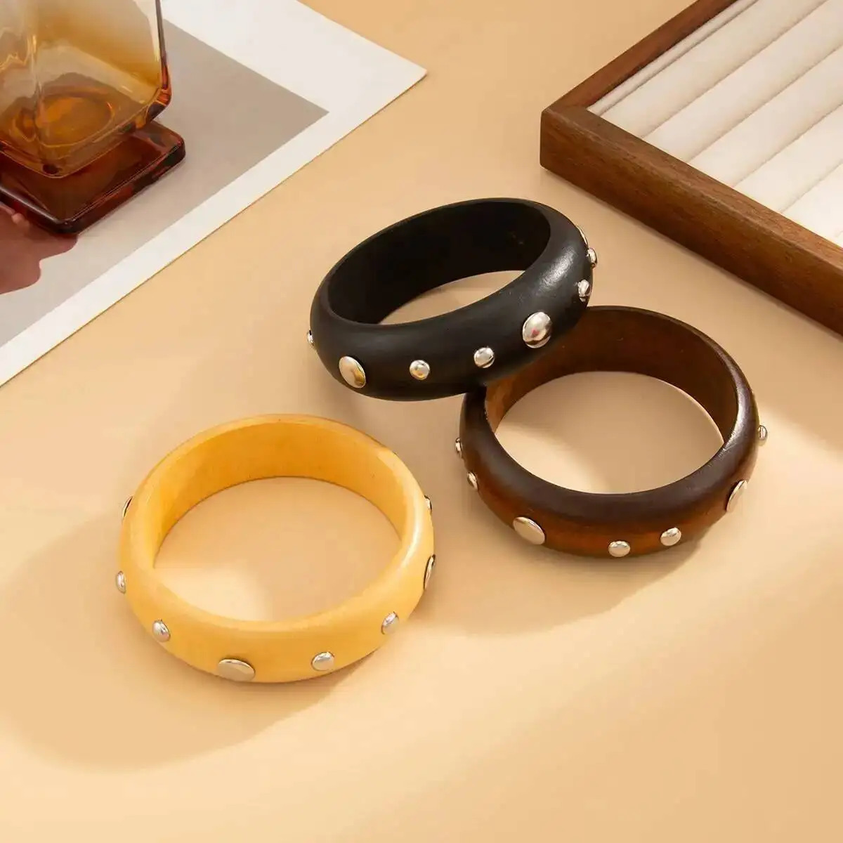 IngeSightZ Vintage Wooden Round Star Rivet Wide Bangle Ethnic Style Geometric y Charm Bracelets Wristband Jewelry 251219