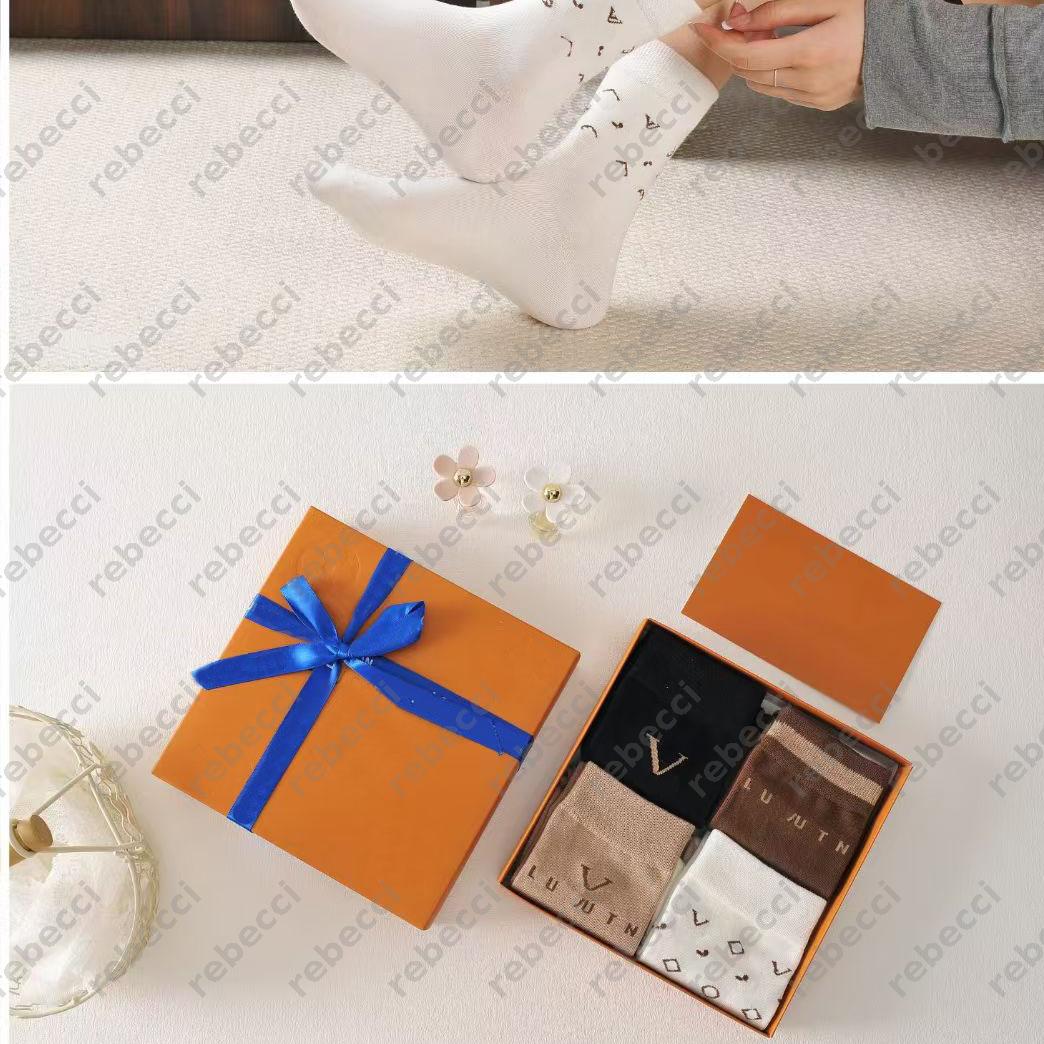 Designer Women Socks 4 Pieces Sets Sock For Woman Luxury Letter Long Socks Street Style Breathable Trendy Stockings Women Knee-high Socks