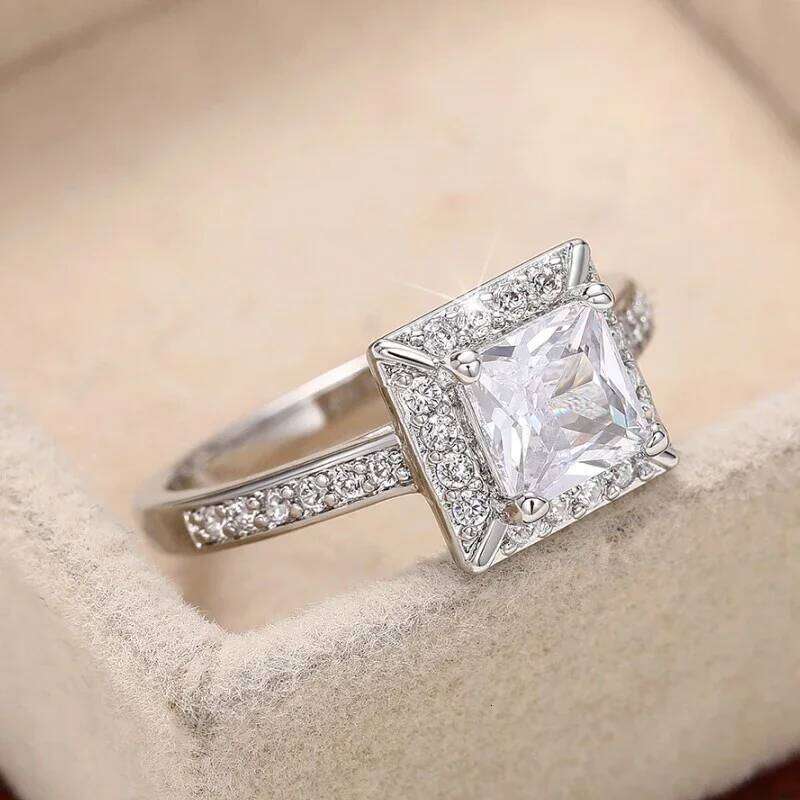 Huitan Princess Cubic Zircon for Women Classic Wedding Band Jewelry Luxury Silver Color Crystal Rings Engagement Accessory