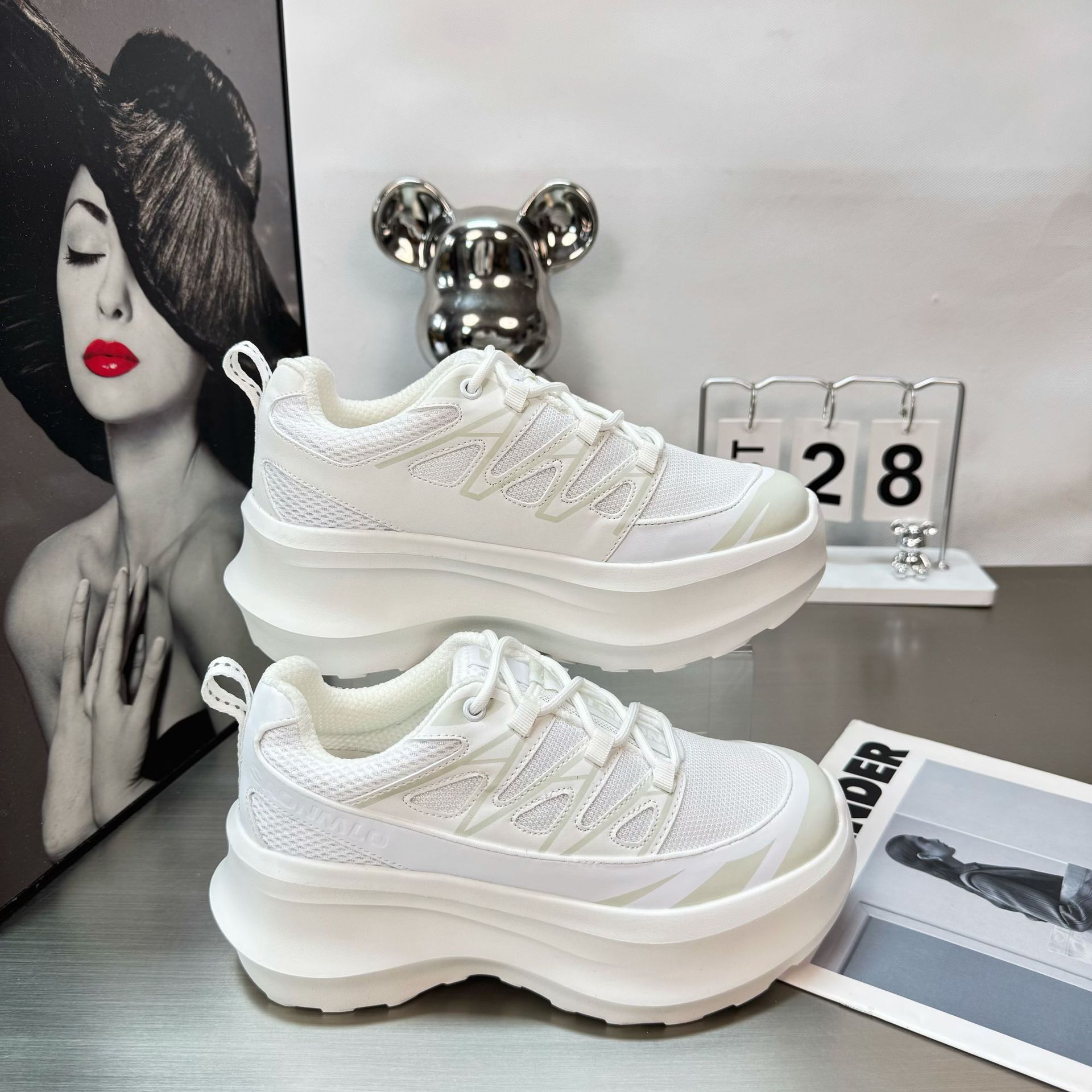 2025 Designer Fashion New Breathable Mesh Casual Women's Shoes Thick soled Tall White Sports Shoes