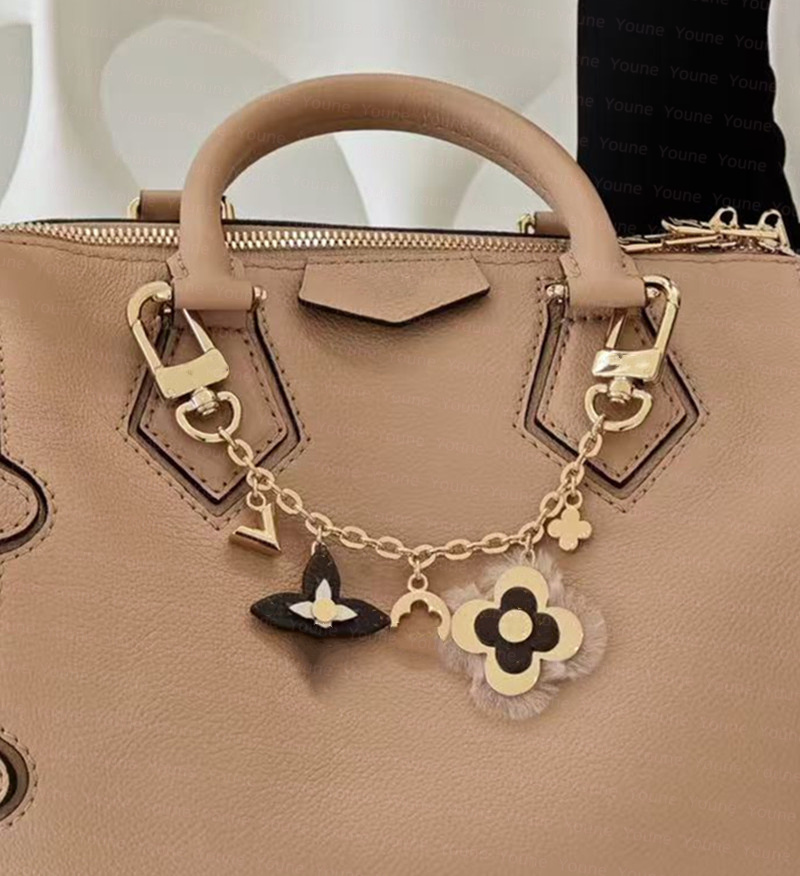 Best Gift Key Ring Classic Blooming Flowers Bag Charm keychain bag Chain Luxury Designer keychain wallet Key Holder pendant Car keychains Premium bag Accessories