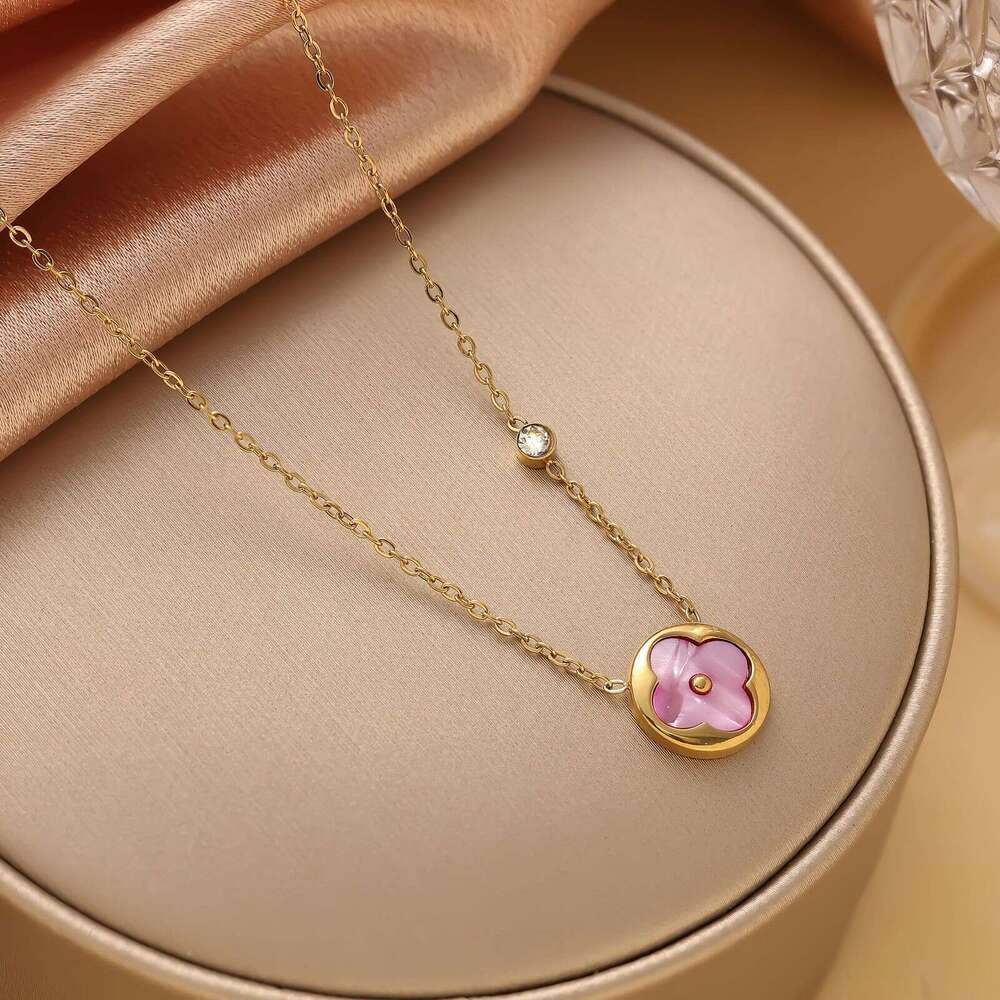 Four-Leaf Clover Mother-of-Pearl for Women, Versatile Design, Exquisite and High-End Lucky Clover, Light Luxury, Niche Style, Elegant Necklace