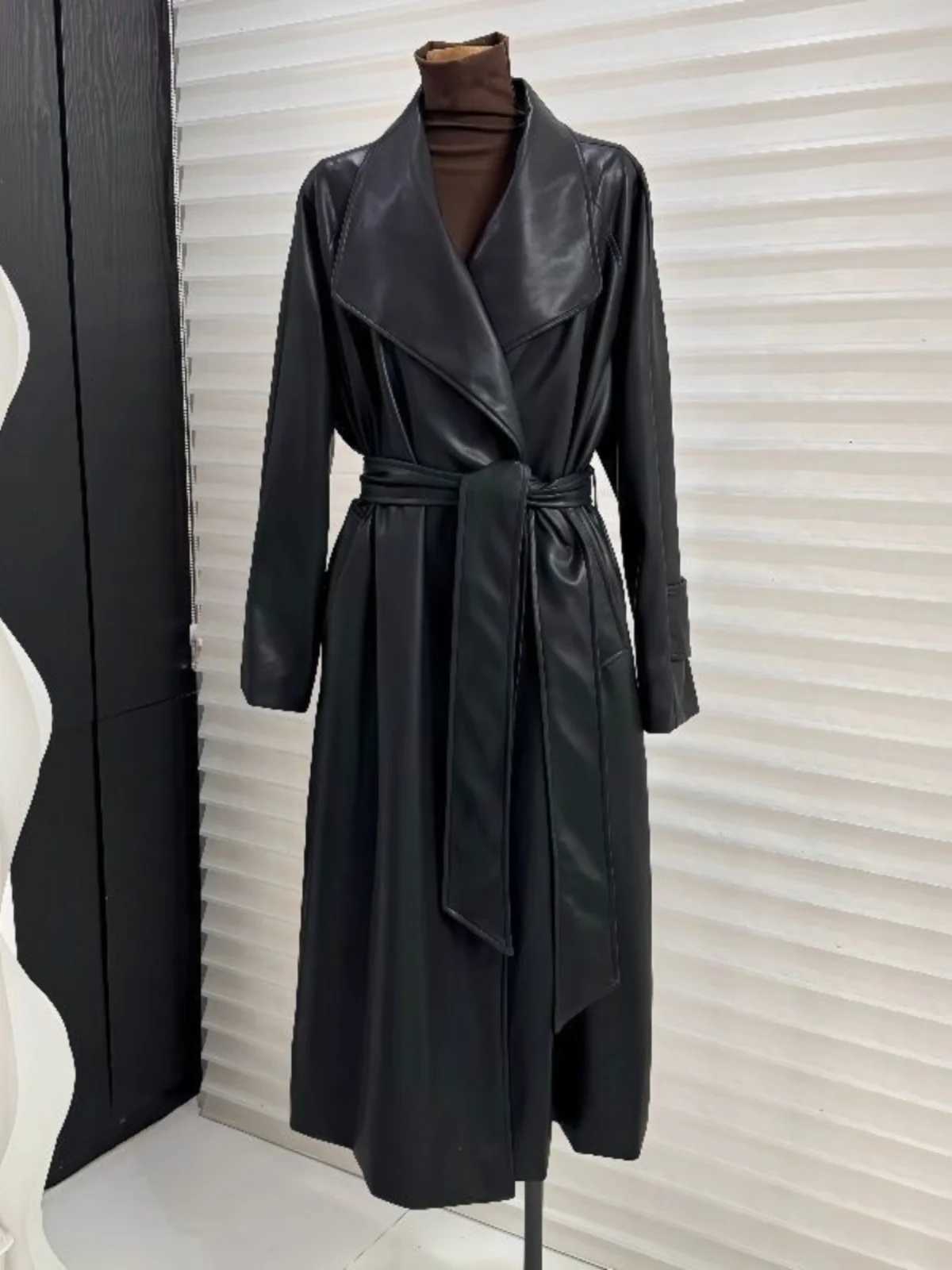 Autumn New French Style High end Suit Collar Over Knee Leather Trench Coat Women Clothing Waist Lace up Long Coat Winter ClothesT251226