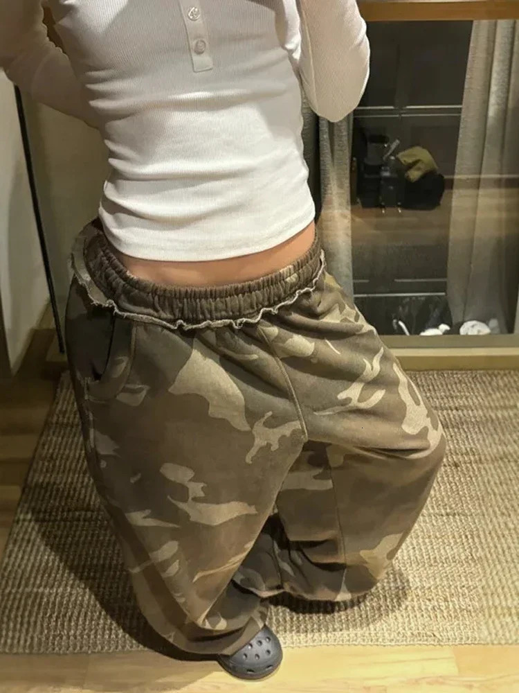 Army Green Camouflage Loose Sweatpants Stylish Street Straight Leg Sweatpants Harajuku Style Hip Hop Y2k Pants Streetwear 251222