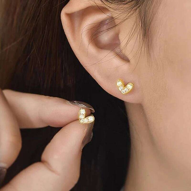Huitan Shiny Heart Stud Earrings Female Fresh Style Gold Color Exquisite Love Accessory Trendy Simple Stylish Party Jewelry Hot 25H1226