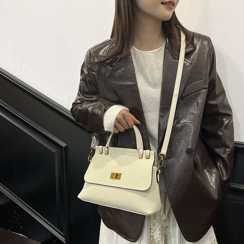 Trendsetting Petite Shoulder Bags: Chic Modern Retrospective Style Cross-body Pouches